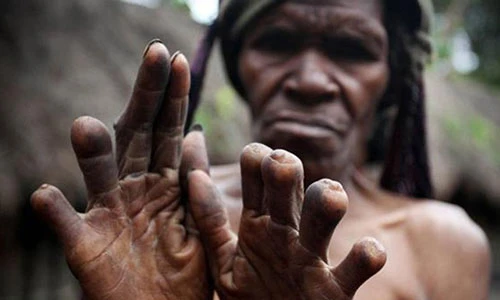 Loạt ảnh giật mình phong tục "dị" các bộ tộc trên thế giới 