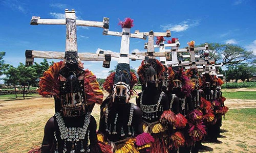 Sửng sốt những bộ lạc phong tục độc đáo sống tách biệt thế giới