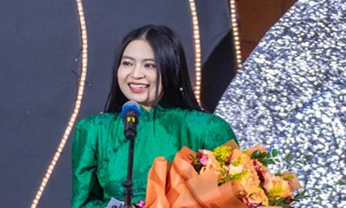 Rộ tin Hoàng Thùy Linh đã sinh con