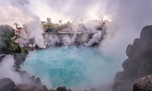 Ghê rợn thị trấn “sôi sùng sục” ở Nhật Bản