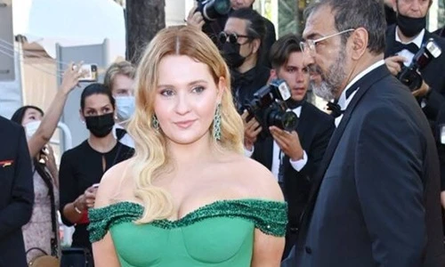 Cannes 2021 ngày 3: Sao nhí một thời khoe vòng một khủng 