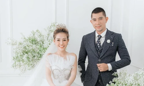 Lương Bằng Quang và Ngân 98 đăng ký kết hôn