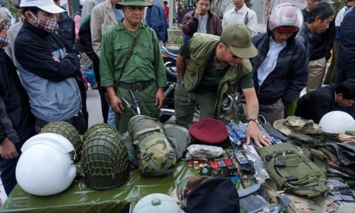 Những khu chợ bán hàng 'độc' chỉ có ở Việt Nam