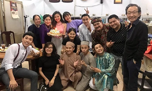 Hot Face sao Việt 24h: Con gái Lê Giang hạnh phúc mừng sinh nhật muộn