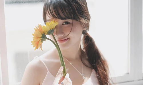 Nhan sắc trong veo nhìn là mê của hot girl 9x đóng “Mắt biếc”