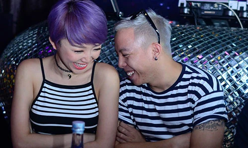 Loạt ảnh “tình bể bình” cặp đôi Hoàng Touliver-Tóc Tiên