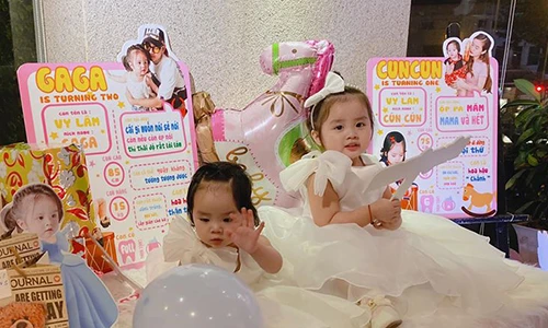 Con gái đầu lòng của Hoài Lâm lộ diện, fan xuýt xoa vì đáng yêu