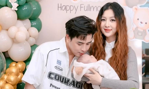 Hồ Quang Hiếu mừng đầy tháng con trai ở biệt thự 23 tỷ