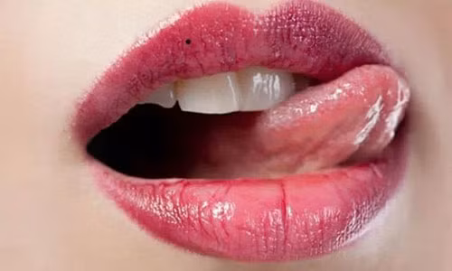 Soi nốt ruồi ở môi đoán định cuộc đời giàu sang hay nghèo hèn