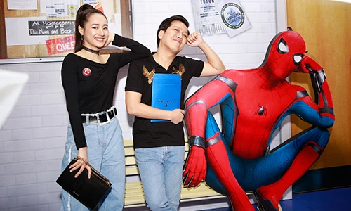 Nhã Phương - Trường Giang mặc ton sur ton đi xem phim