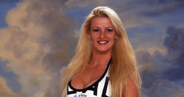 Sao nữ truyền hình gây bất ngờ với hình thể cơ bắp cuồn cuộn tuổi 53