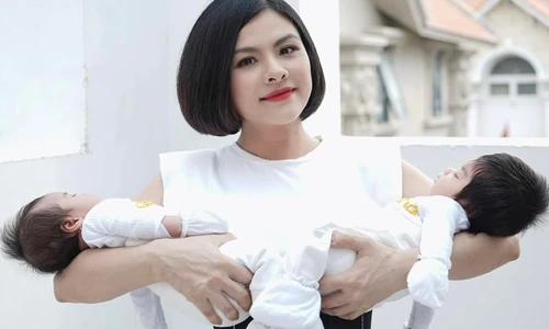 Vân Trang khoe vóc dáng thon gọn bên hai con gái sinh đôi