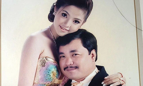 Vẻ gợi cảm vợ kém 23 tuổi của đạo diễn “Tiếng sét trong mưa”