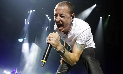 Chester Bennington từng bị lạm dụng tình dục khi 7 tuổi