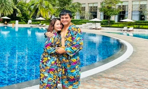 Chụp ảnh, vợ Cao Minh Đạt liên tục bị chồng “phá bĩnh” 