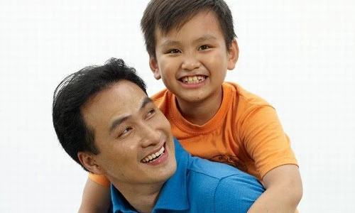 Con trai của Chi Bảo lớn phổng phao đến ngỡ ngàng