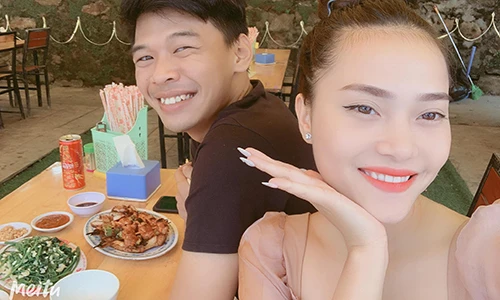 Vợ xinh như hoa của diễn viên Trung Ruồi đóng Táo quân 2021