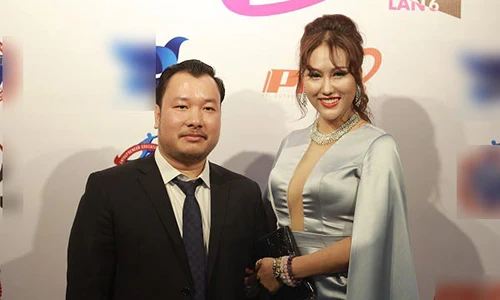 Hot Face sao Việt 24h: Phi Thanh Vân khoe quà tặng của bạn trai mới