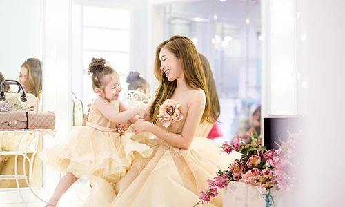 Không thể không yêu khi ngắm ảnh mới con gái Elly Trần