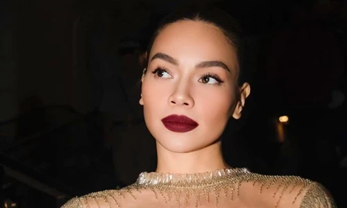 Hồ Ngọc Hà lận đận tình duyên, U40 viên mãn