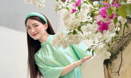 Hòa Minzy nói gì khi bị chê "lanh chanh" dự nhiều đám cưới?