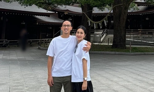 Tăng Thanh Hà tình tứ bên chồng đại gia khi du lịch