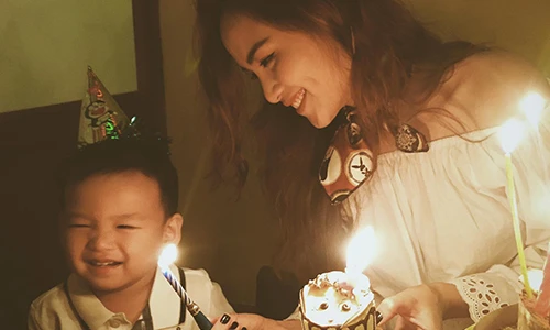 HH Diễm Hương hạnh phúc đón sinh nhật bên con trai
