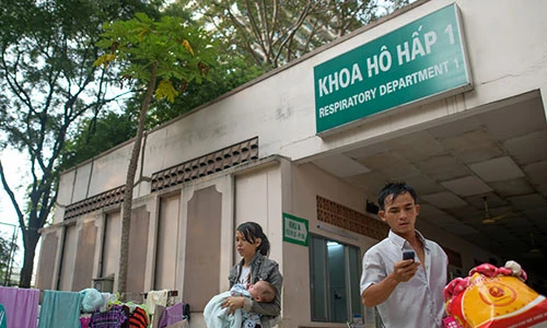 Ô nhiễm không khí kéo dài, trẻ lũ lượt nhập viện do mắc bệnh hô hấp