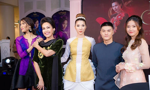 Siêu mẫu Ngọc Quyên đọ sắc cùng Midu, Lan Khuê 