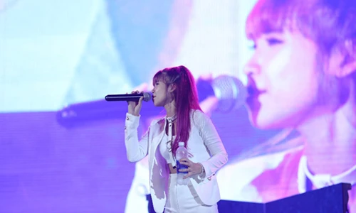 Khởi My chia sẻ cuộc sống màu hồng sau đính hôn với Kelvin Khánh