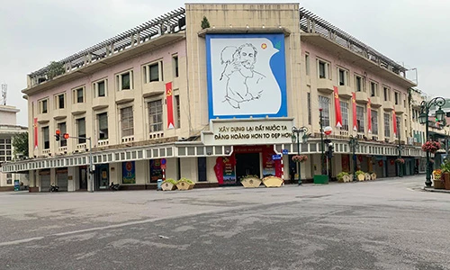 Tết Tân Sửu 2021: Hà Nội vắng vẻ sáng mùng 1