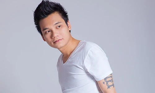 Khắc Việt liên tiếp nổi đóa bảo vệ người thân, đồng nghiệp