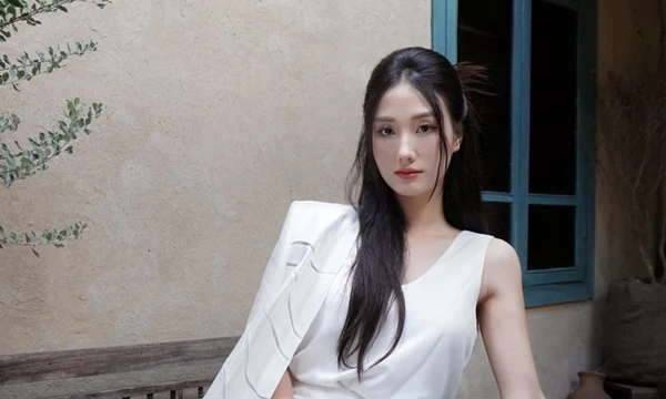 Chân dung nữ diễn viên gây tranh cãi nhất Đi giữa trời rực rỡ