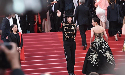 Nghệ sĩ vô danh hóa Michael Jackson tại Cannes 2018