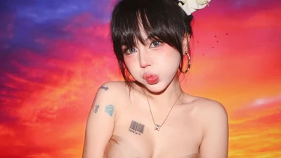 Loạt hot girl gia nhập trend check-in biển tại gia