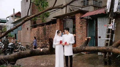 Đám cưới của cặp đôi sau ngày bão gây xôn xao mạng xã hội