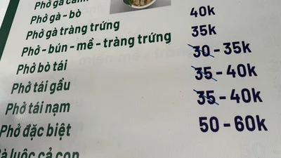 Nhiều quán phở đồng loạt tăng giá, khách hàng đặt câu hỏi