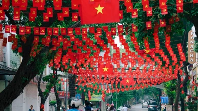Thủ đô Hà Nội rực đỏ sắc cờ trước thềm 80 năm Quốc Khánh 2/9