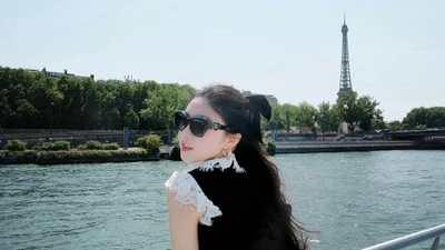 Con gái Quyền Linh như tiểu thư quý tộc du ngoạn ở Paris