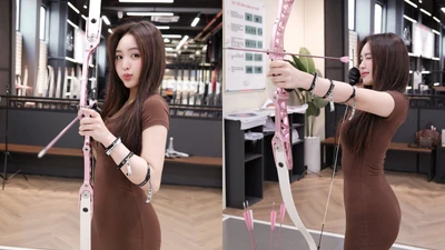 Hot girl Hà thành diện đồ bó sát khoe dáng trên sân tập bắn cung