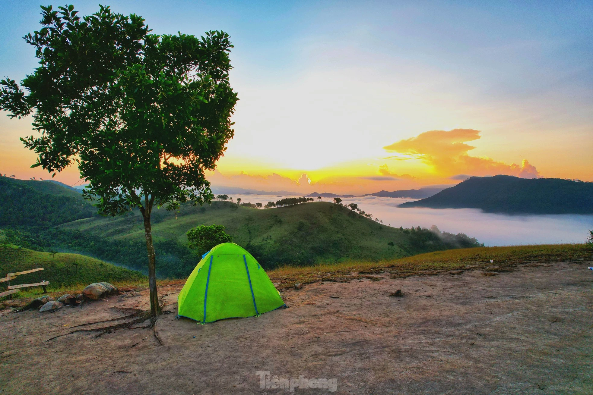 Săn mây trên đỉnh Phượng Hoàng - toạ độ 'check in sống ảo' mới cực đẹp ở Quảng Ninh