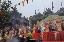 Chủ tịch Hải Phòng khai bút Xuân Bính Ngọ tại đền thờ Chu Văn An