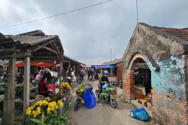 Về Hải Phòng, đến chợ phiên quê, ký ức xưa lại ùa về