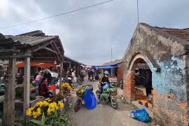 Về Hải Phòng, đến chợ phiên quê, ký ức xưa lại ùa về