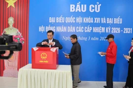 Chùm ảnh: Cử tri nô nức đi bầu cử sớm tại đặc khu Bạch Long Vĩ