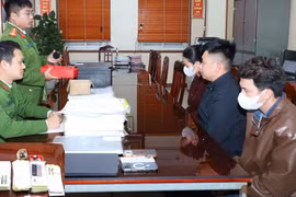 Làm giả hồ sơ tuyển dụng lao động, 3 đối tượng bị tạm giữ