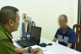 Khởi tố người đàn ông ở Hưng Yên đánh đập, ngăn cấm hai con đến trường