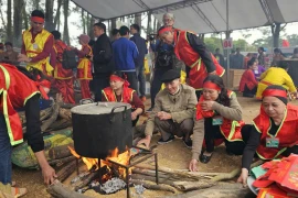 Sôi nổi thi bánh chưng, bánh giầy Lễ hội Xuân Côn Sơn - Kiếp Bạc 2026