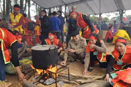 Sôi nổi thi bánh chưng, bánh giầy Lễ hội Xuân Côn Sơn - Kiếp Bạc 2026