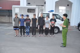 Khởi tố nhóm đối tượng mang hung khí gây náo loạn phố phường